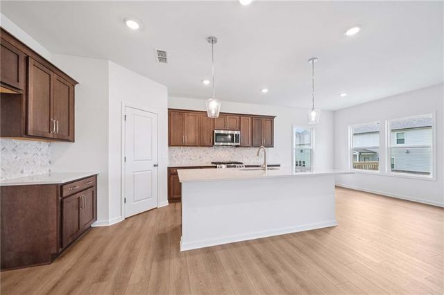 5464 Hargrove Way, Flowery Branch, GA 30542