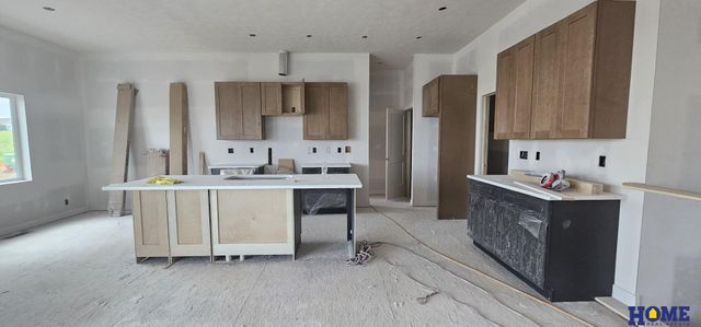 9011 Castle Pine Drive, Lincoln, NE 68516
