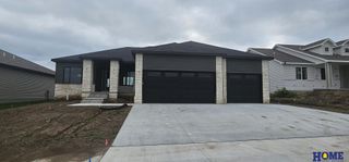 9011 Castle Pine Drive, Lincoln, NE 68516