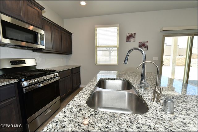 6072 HIDDEN ROW Avenue, El Paso, TX 79924
