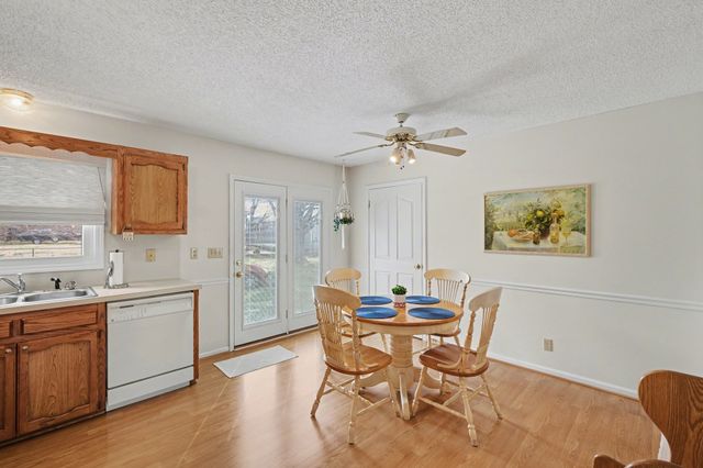 1020 Rutledge Dr, Rockvale, TN 37153