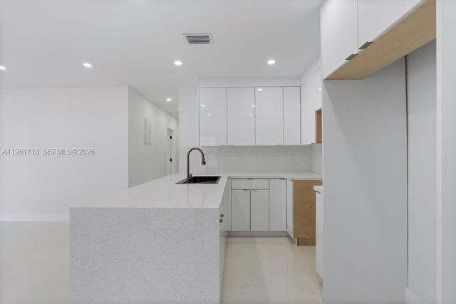 860 NW 70th St, Miami, FL 33150