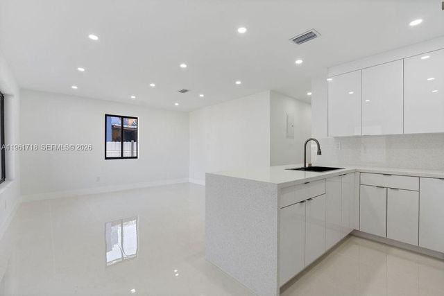 860 NW 70th St, Miami, FL 33150