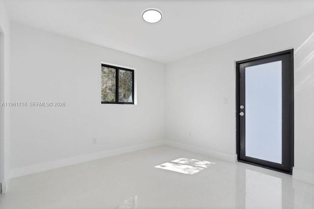 860 NW 70th St, Miami, FL 33150