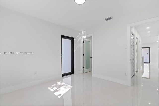 860 NW 70th St, Miami, FL 33150