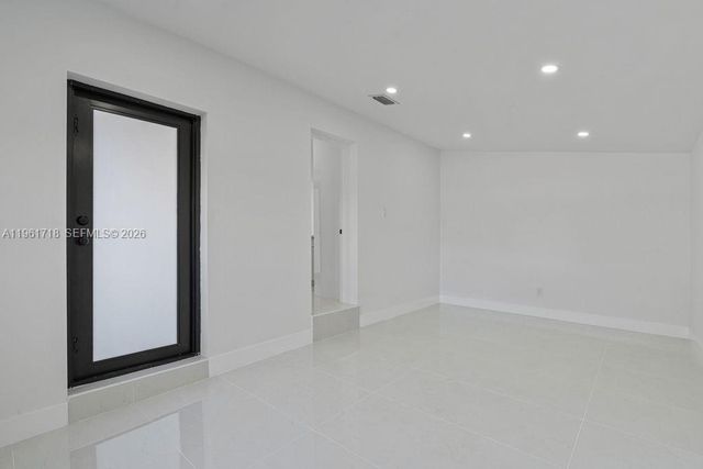 860 NW 70th St, Miami, FL 33150