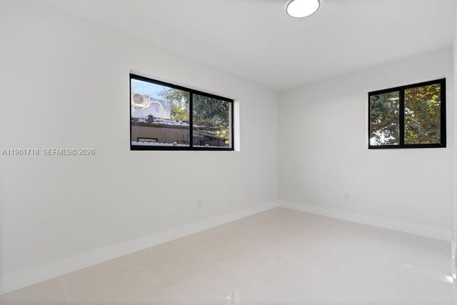 860 NW 70th St, Miami, FL 33150