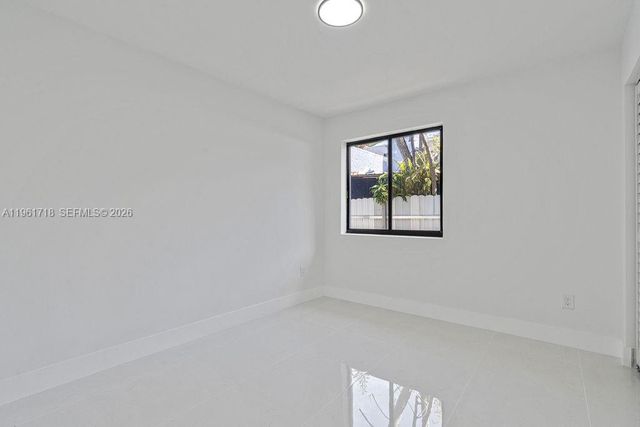 860 NW 70th St, Miami, FL 33150