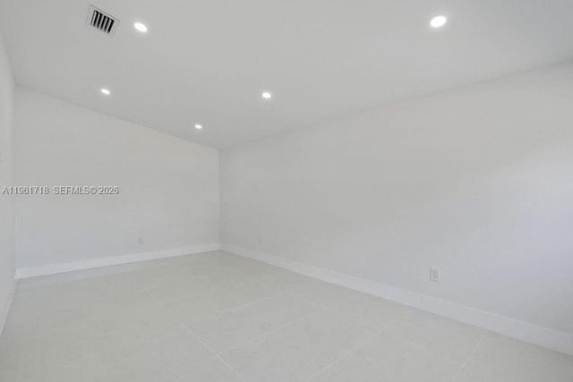 860 NW 70th St, Miami, FL 33150