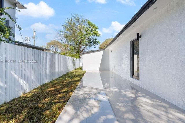 860 NW 70th St, Miami, FL 33150