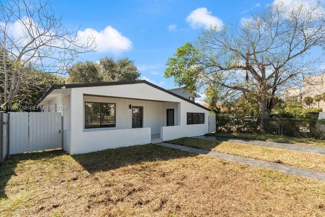 860 NW 70th St, Miami, FL 33150