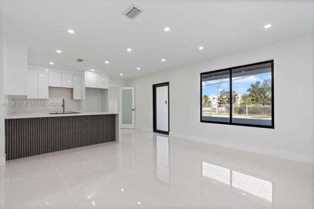 860 NW 70th St, Miami, FL 33150