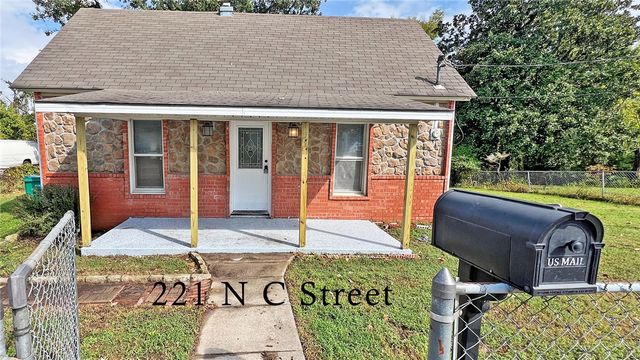 221 C Street, Rogers, AR 72756