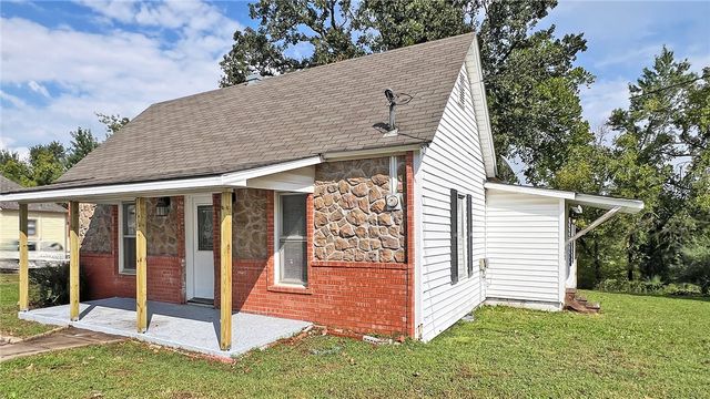 221 C Street, Rogers, AR 72756