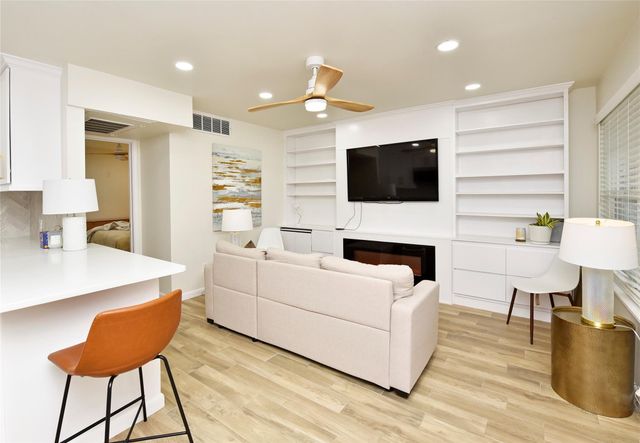 3224 Timmons Lane 112, Houston, TX 77027