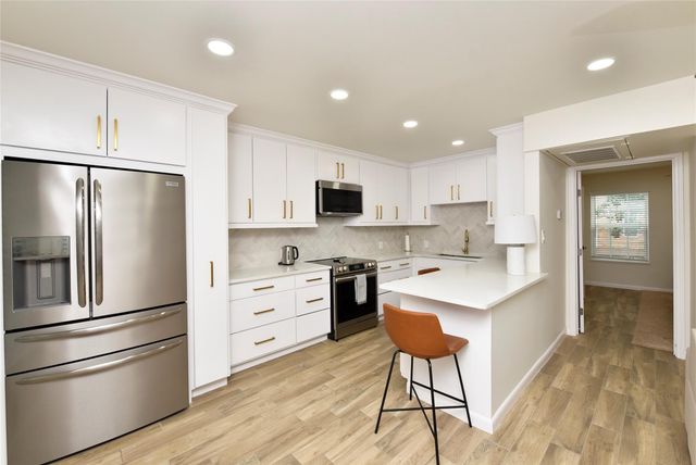 3224 Timmons Lane 112, Houston, TX 77027