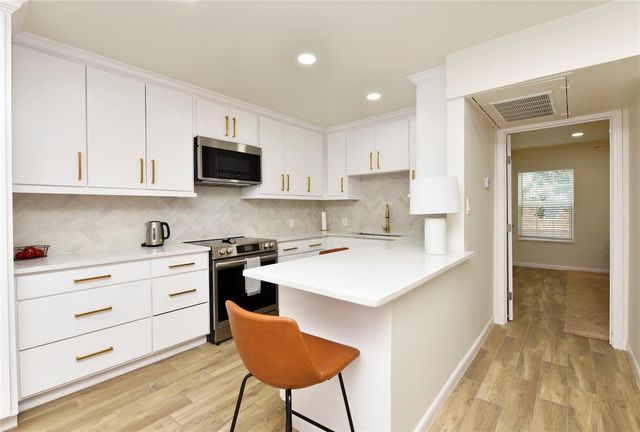 3224 Timmons Lane 112, Houston, TX 77027