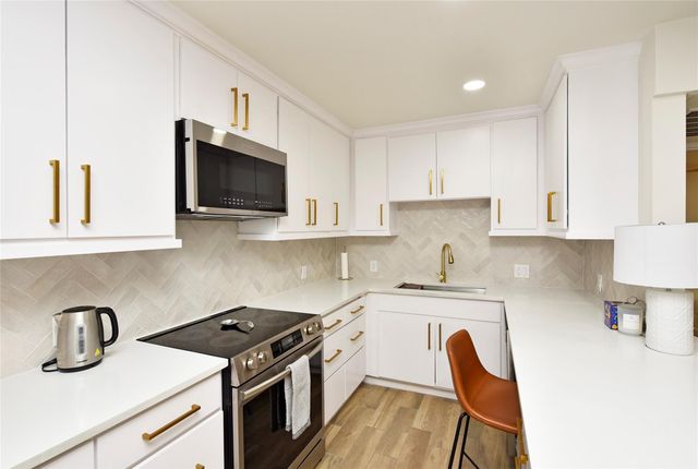 3224 Timmons Lane 112, Houston, TX 77027
