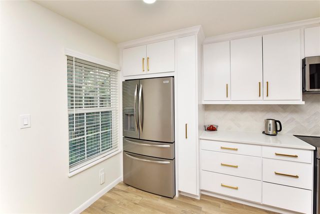 3224 Timmons Lane 112, Houston, TX 77027