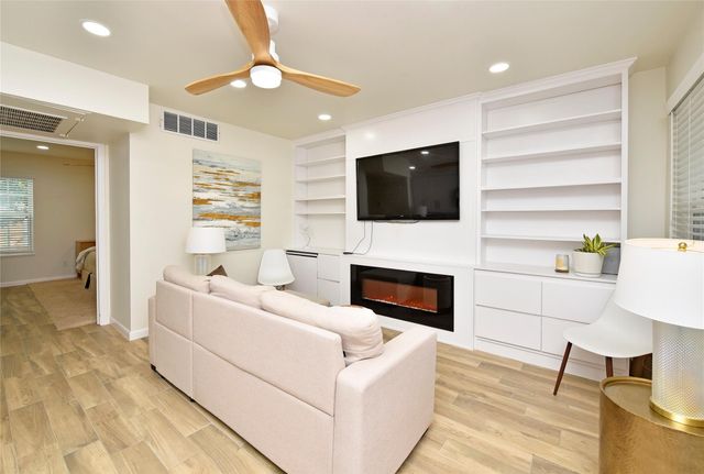 3224 Timmons Lane 112, Houston, TX 77027