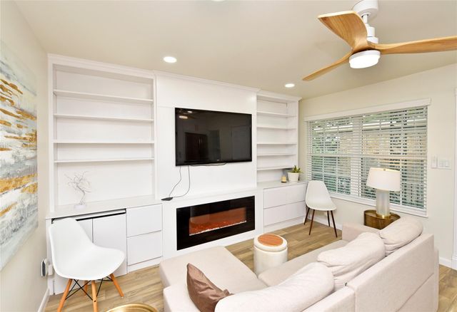 3224 Timmons Lane 112, Houston, TX 77027