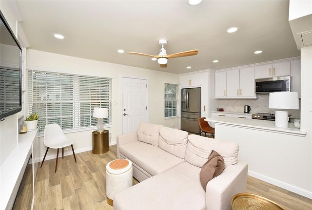 3224 Timmons Lane 112, Houston, TX 77027