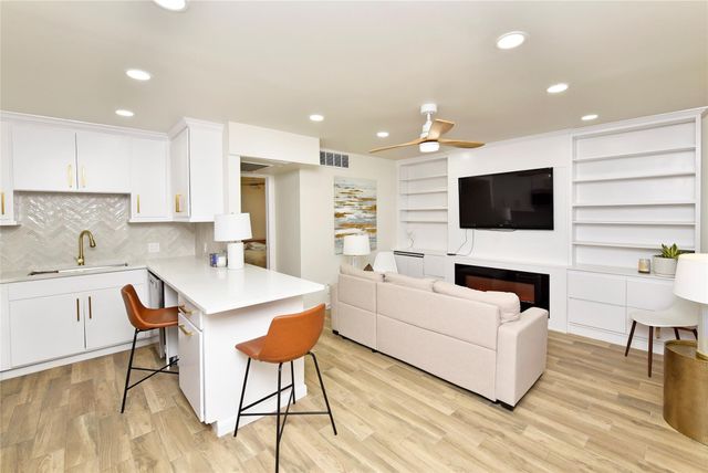 3224 Timmons Lane 112, Houston, TX 77027
