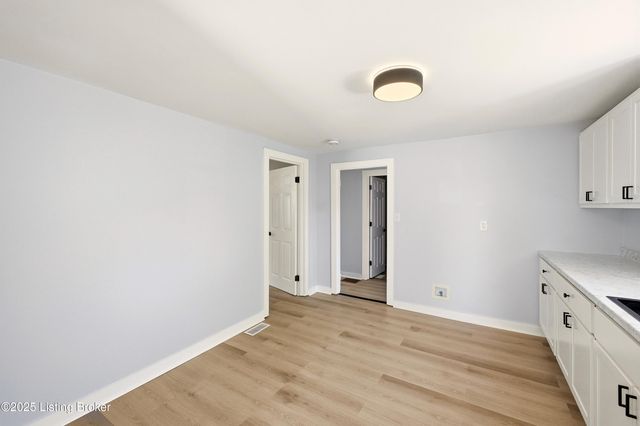 4909 Kendall Rd, Louisville, KY 40272