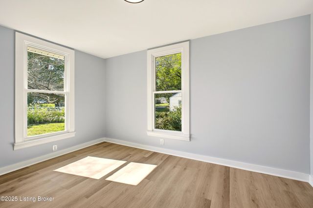 4909 Kendall Rd, Louisville, KY 40272