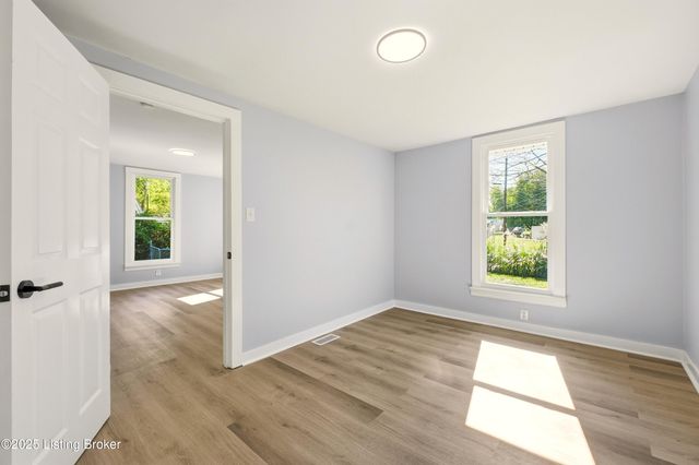 4909 Kendall Rd, Louisville, KY 40272