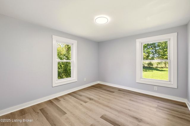 4909 Kendall Rd, Louisville, KY 40272