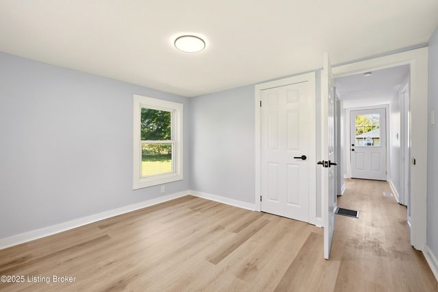 4909 Kendall Rd, Louisville, KY 40272