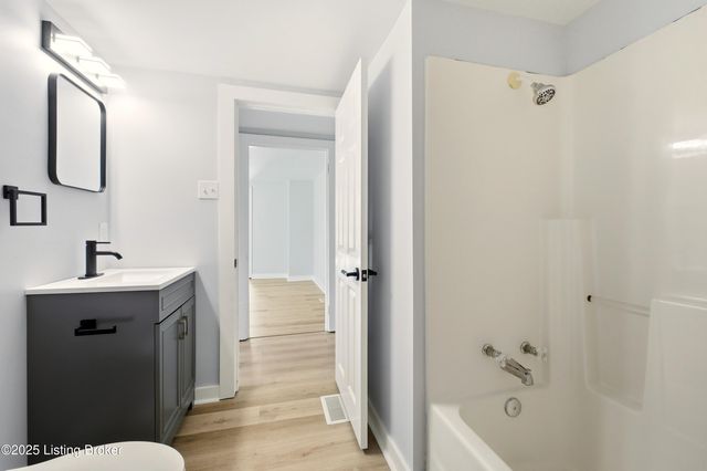 4909 Kendall Rd, Louisville, KY 40272