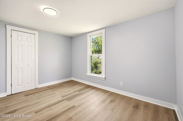 4909 Kendall Rd, Louisville, KY 40272