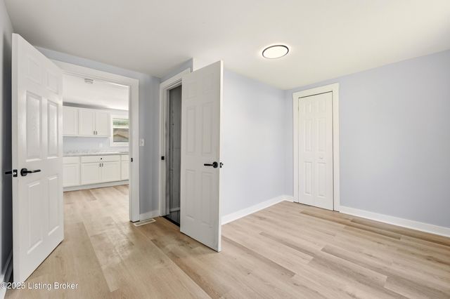 4909 Kendall Rd, Louisville, KY 40272