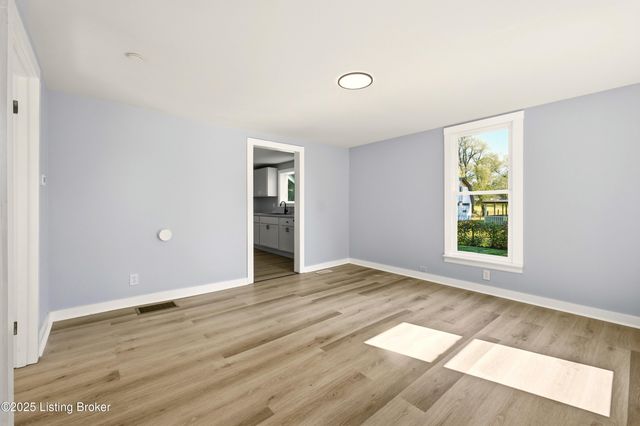 4909 Kendall Rd, Louisville, KY 40272