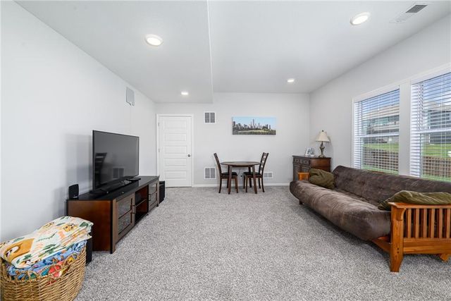 1485 N 162nd Circle, Basehor, KS 66007