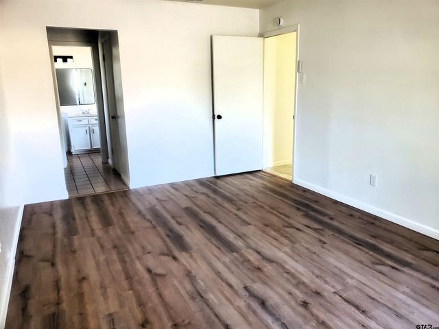 2811 Lisa Lane, Tyler, TX 75701