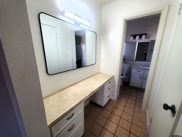 2811 Lisa Lane, Tyler, TX 75701