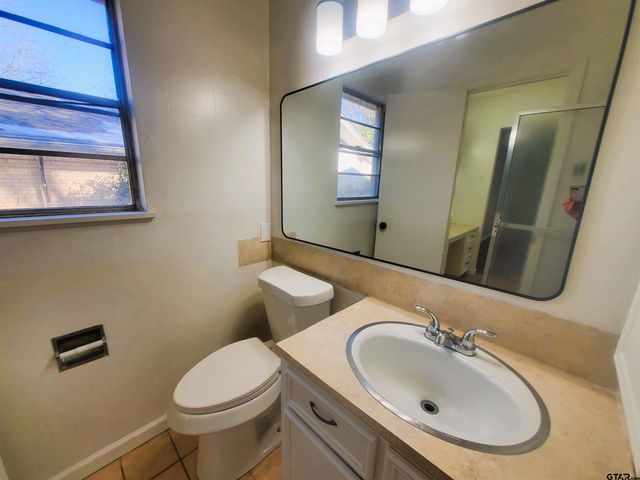 2811 Lisa Lane, Tyler, TX 75701