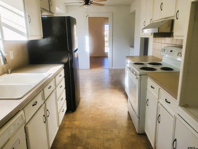 2811 Lisa Lane, Tyler, TX 75701