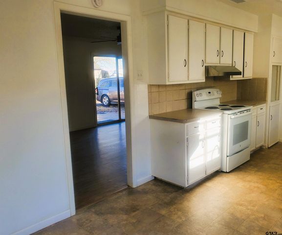 2811 Lisa Lane, Tyler, TX 75701