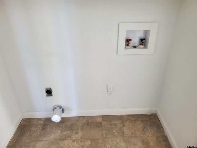 2811 Lisa Lane, Tyler, TX 75701