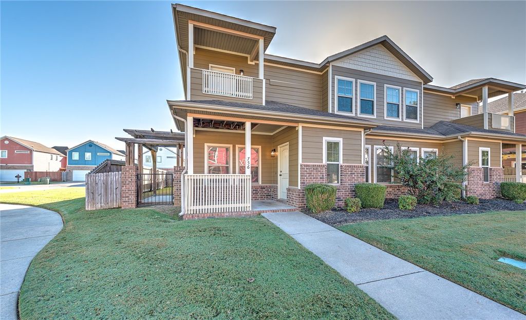 756 N Wordsworth Lane, Fayetteville, AR 72704
