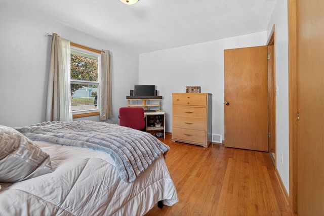 2201 N ELINOR STREET, Appleton, WI 54914