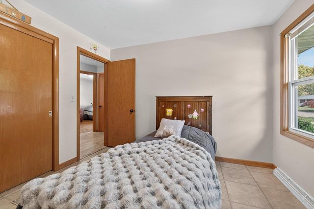 2201 N ELINOR STREET, Appleton, WI 54914