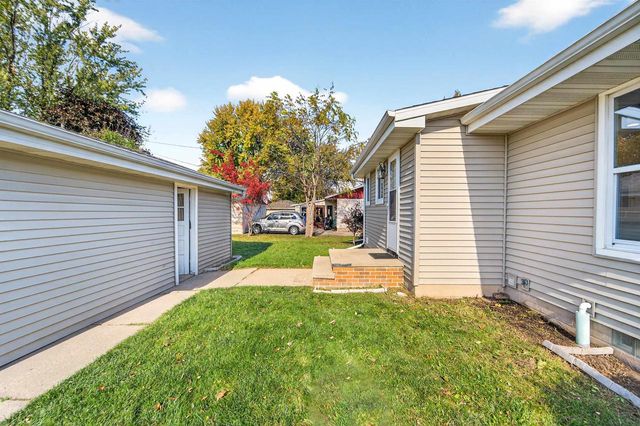 2201 N ELINOR STREET, Appleton, WI 54914