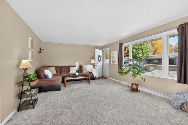 2201 N ELINOR STREET, Appleton, WI 54914