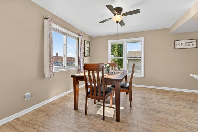 2201 N ELINOR STREET, Appleton, WI 54914