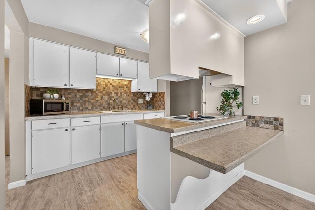 2201 N ELINOR STREET, Appleton, WI 54914